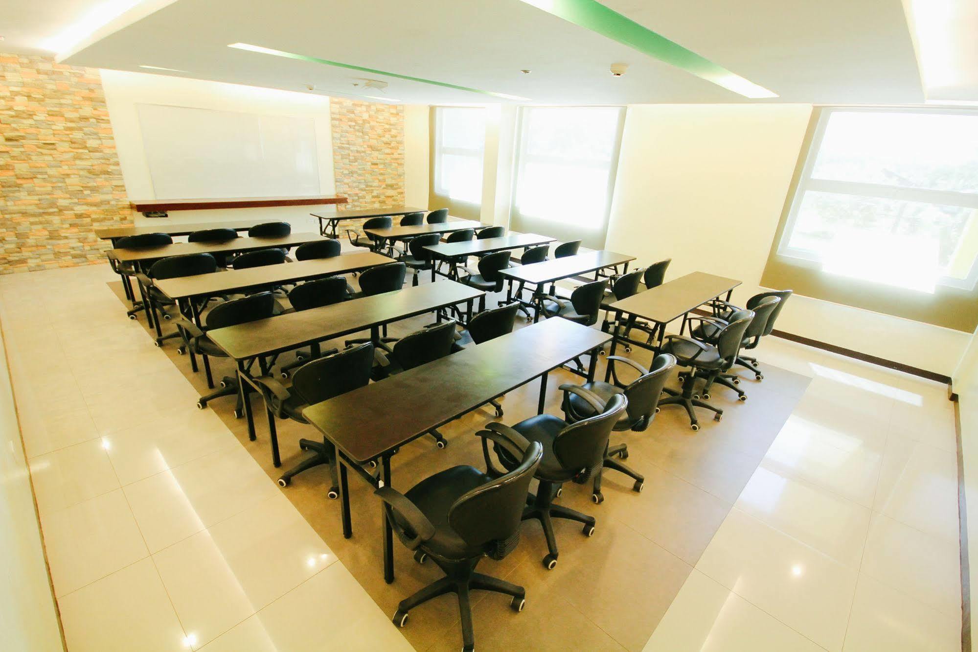 Go Hotels Bacolod Exterior photo